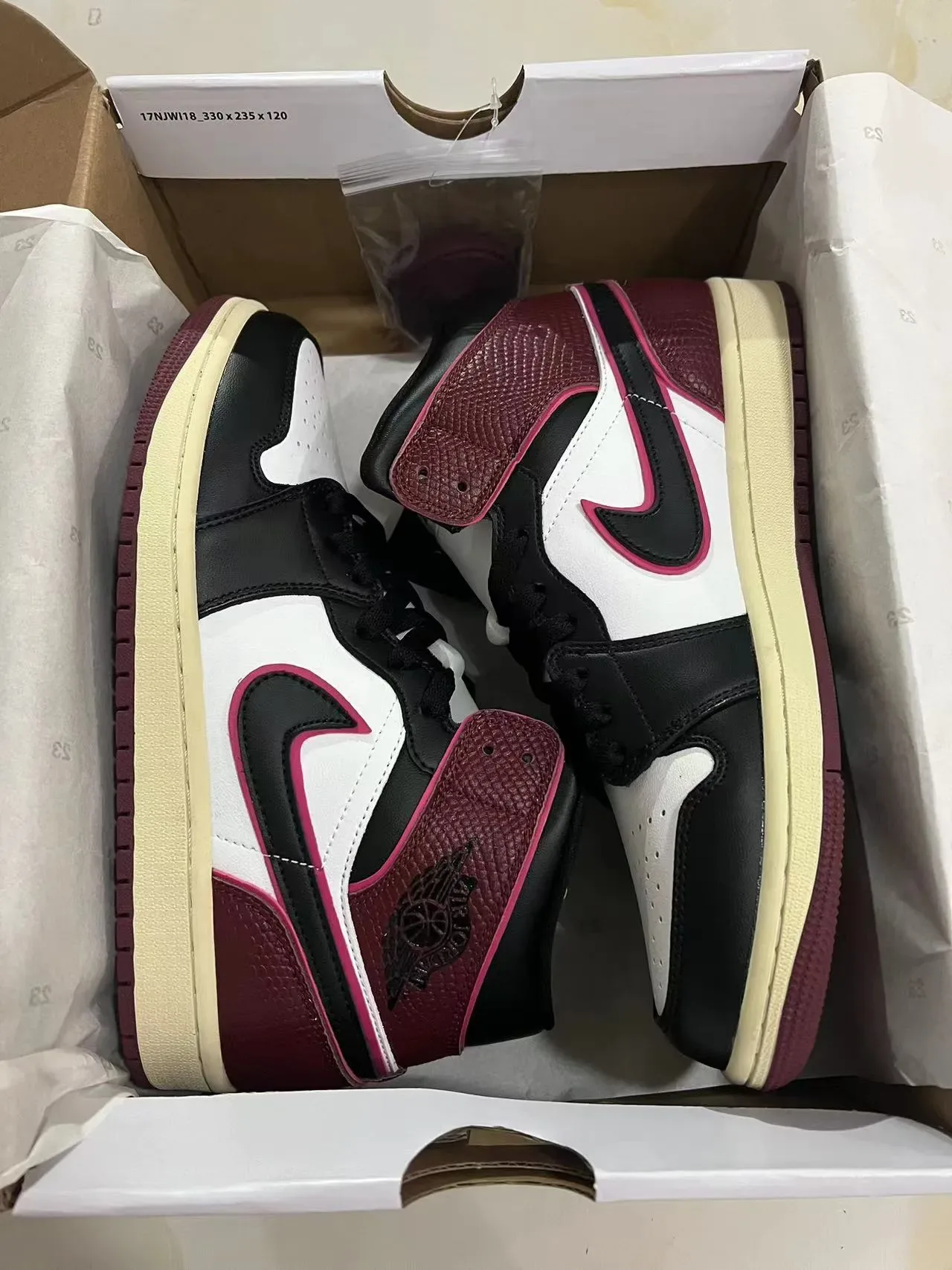 Air Jordan 1 High Burgundy Pink Black White أحذية كرة السلة 8