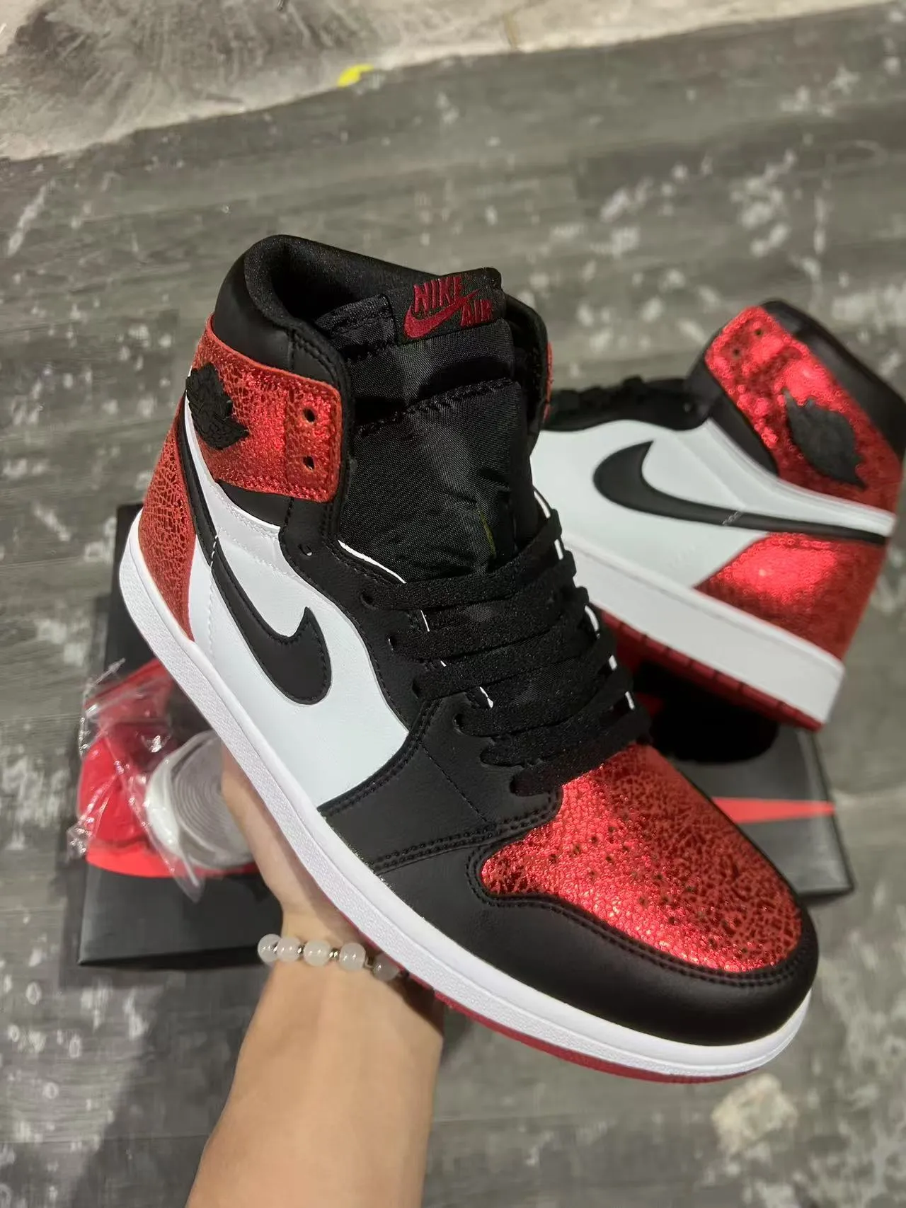 Air Jordan 1 High Glitter Red Black White Basketball Shoes 2