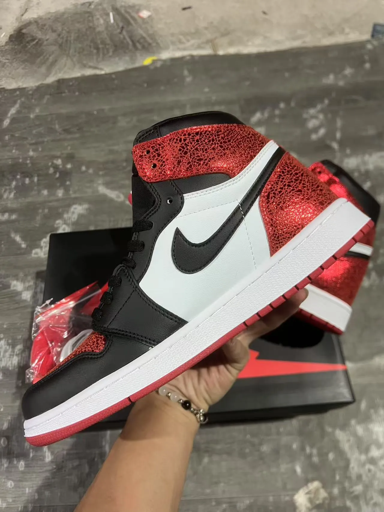 Air Jordan 1 High Glitter Red Black White Basketball Shoes 4