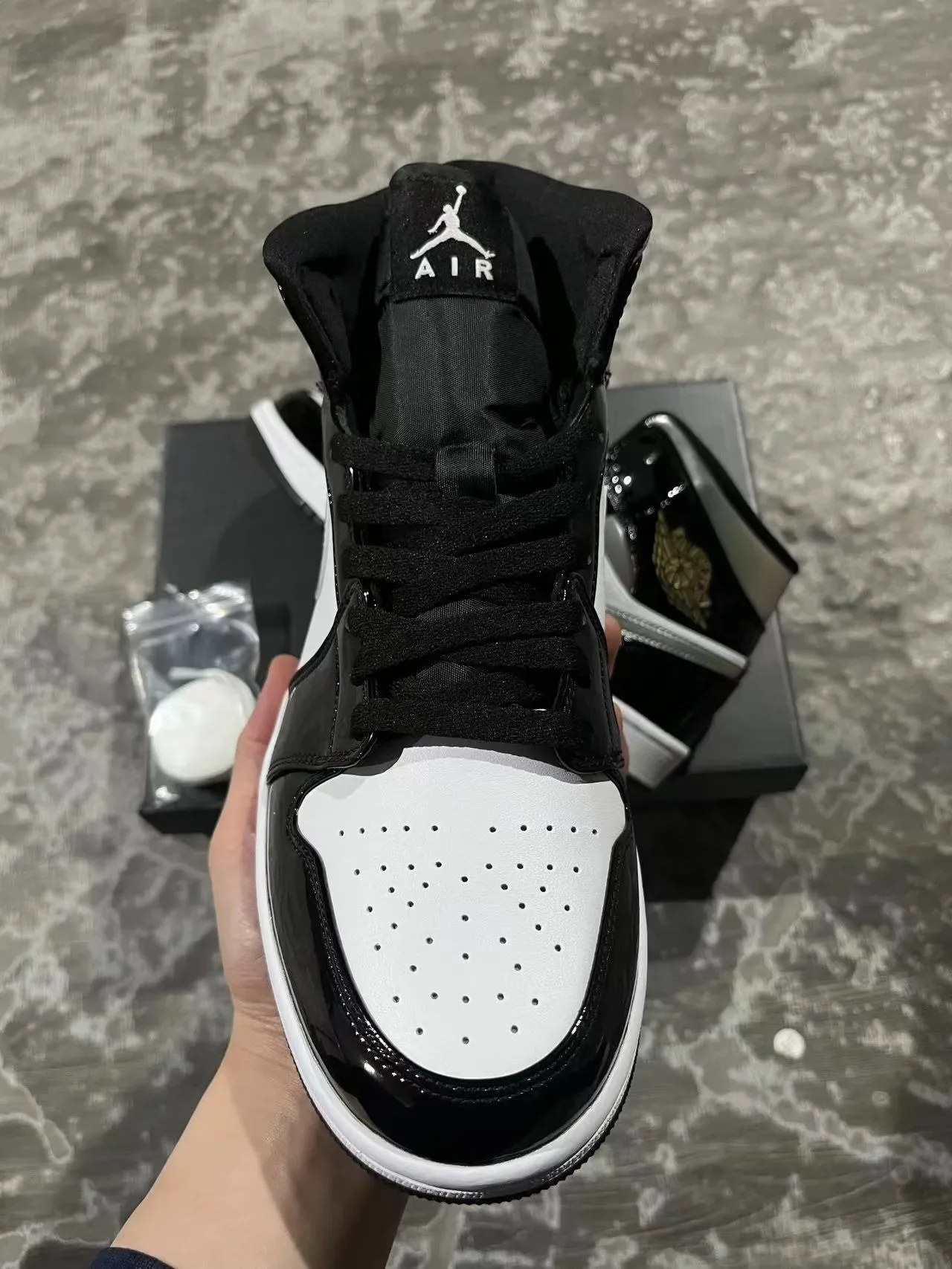 Air Jordan 1 High Noir Brillant Blanc Argent Métallique Chaussures de Basketball 3