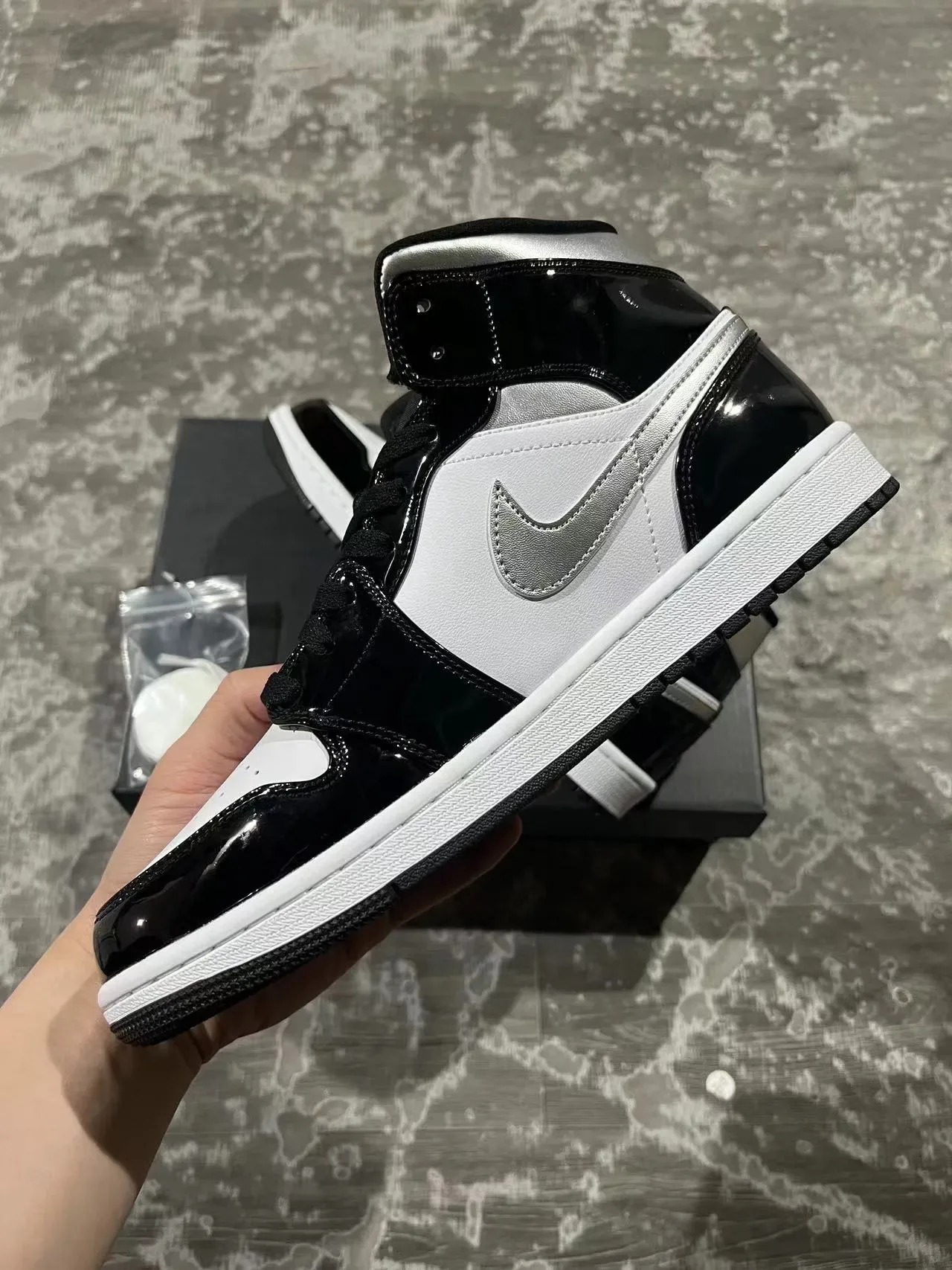Air Jordan 1 High Noir Brillant Blanc Argent Métallique Chaussures de Basketball 5