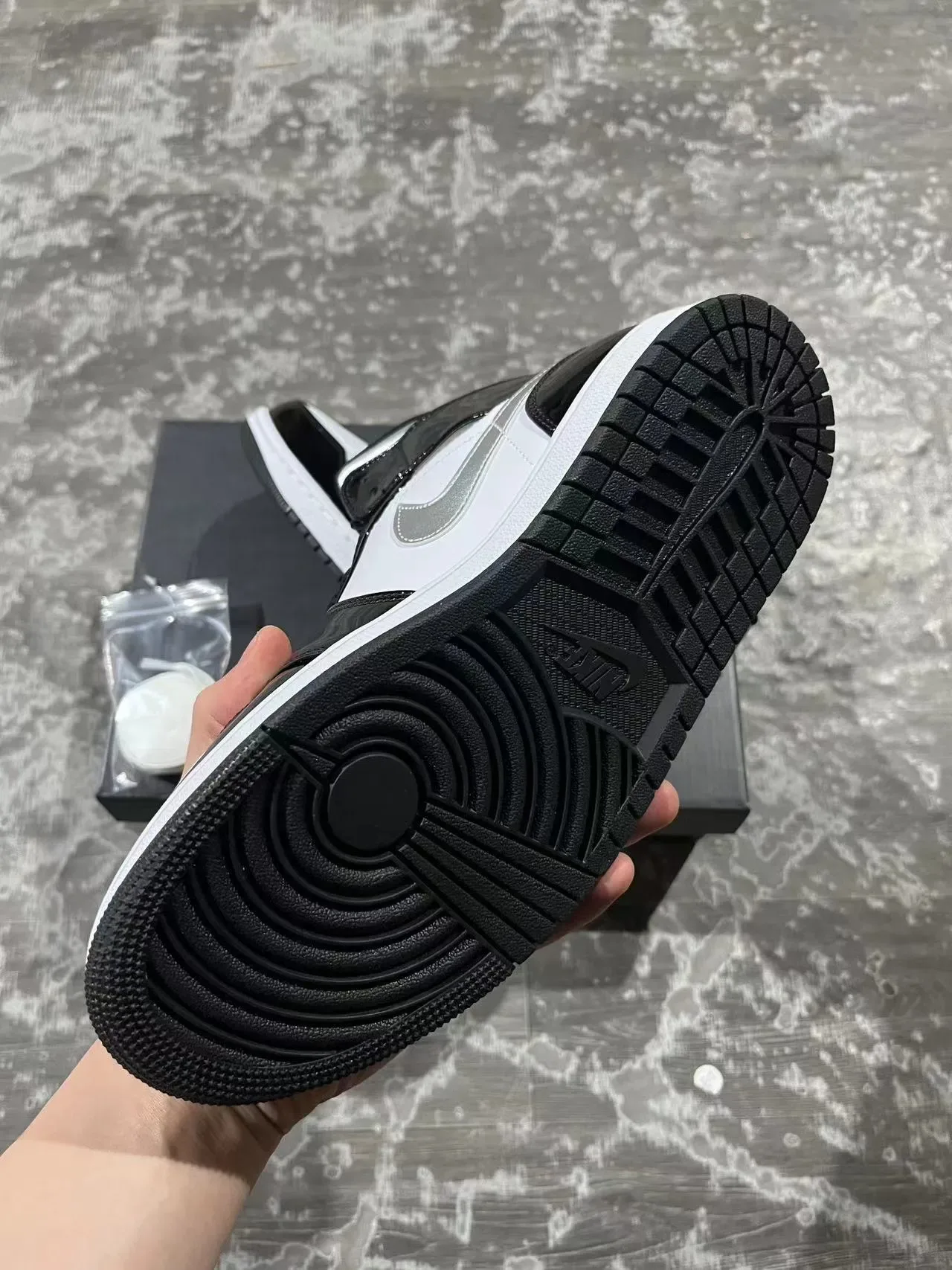 Air Jordan 1 High Noir Brillant Blanc Argent Métallique Chaussures de Basketball 6
