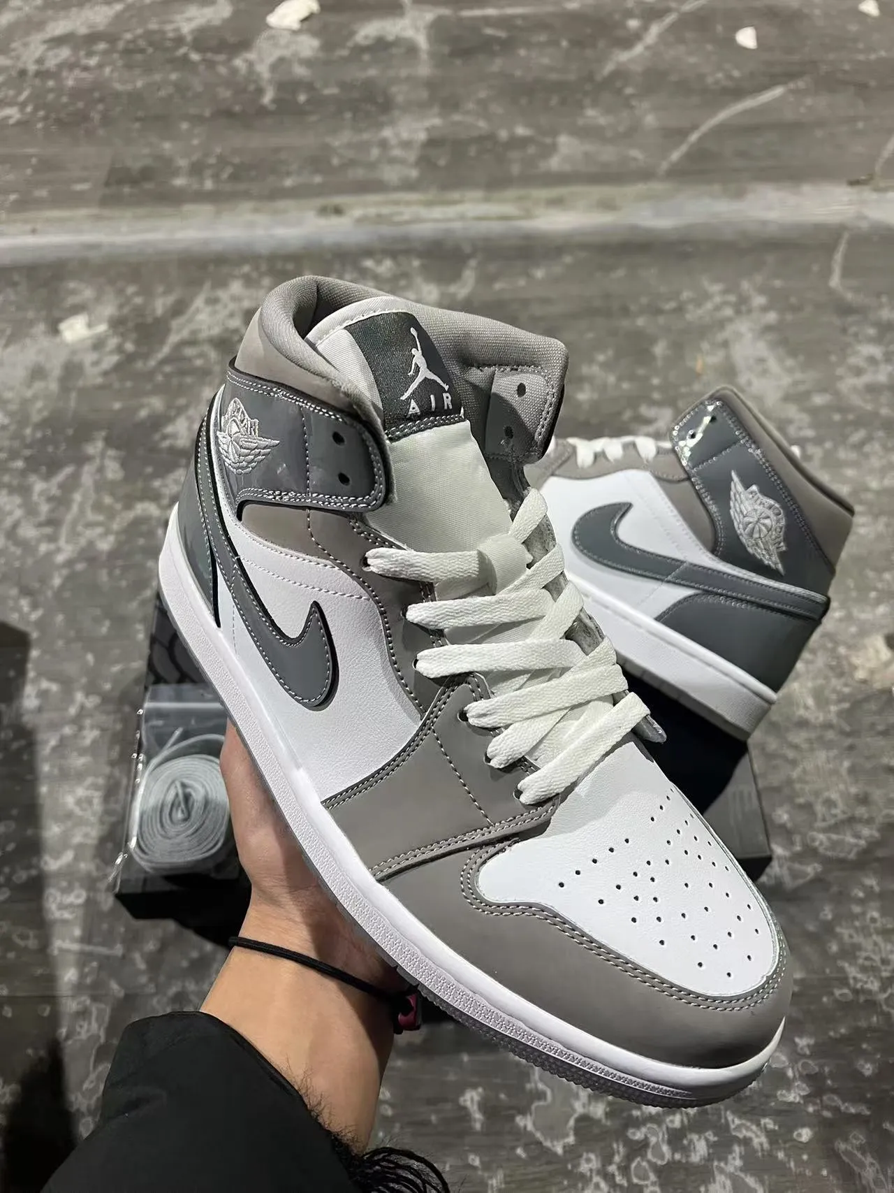 Air Jordan 1 High Top Gris Zapatillas de Baloncesto de Cuero Patentado y Cuero 2