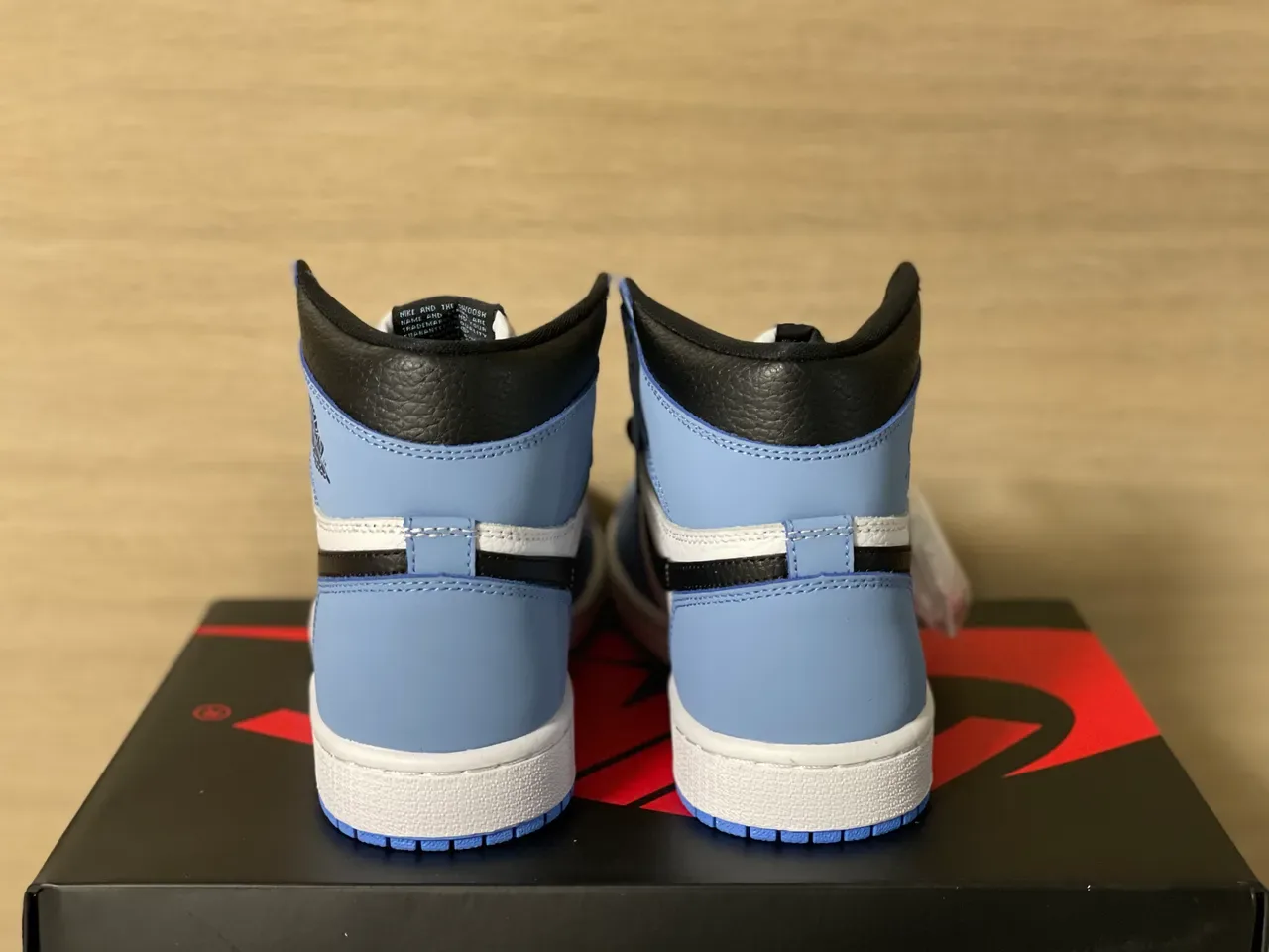 Air Jordan 1 Azul Claro Branco Preto Tênis de Basquete 3