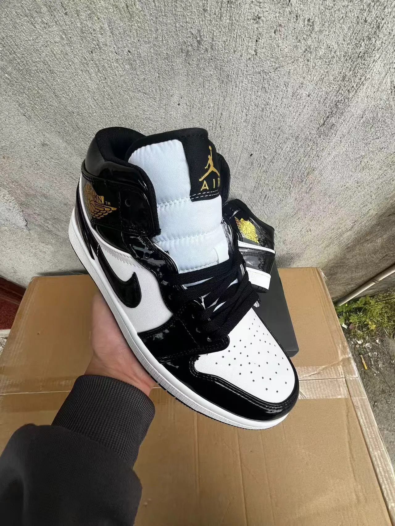 Air Jordan 1 Patent Leather Black White Gold Basketball Shoes 2