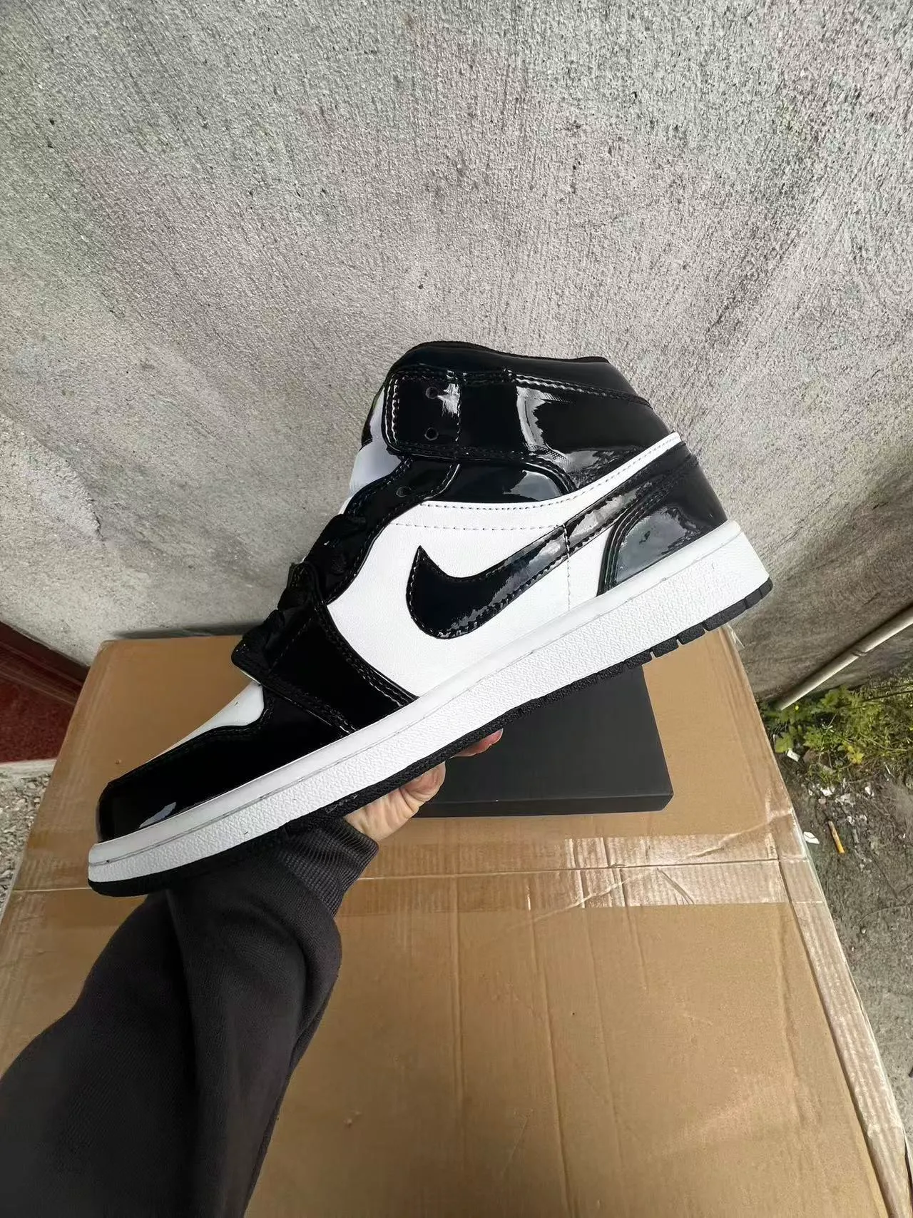 Air Jordan 1 Patent Leather Black White Gold Basketball Shoes 5