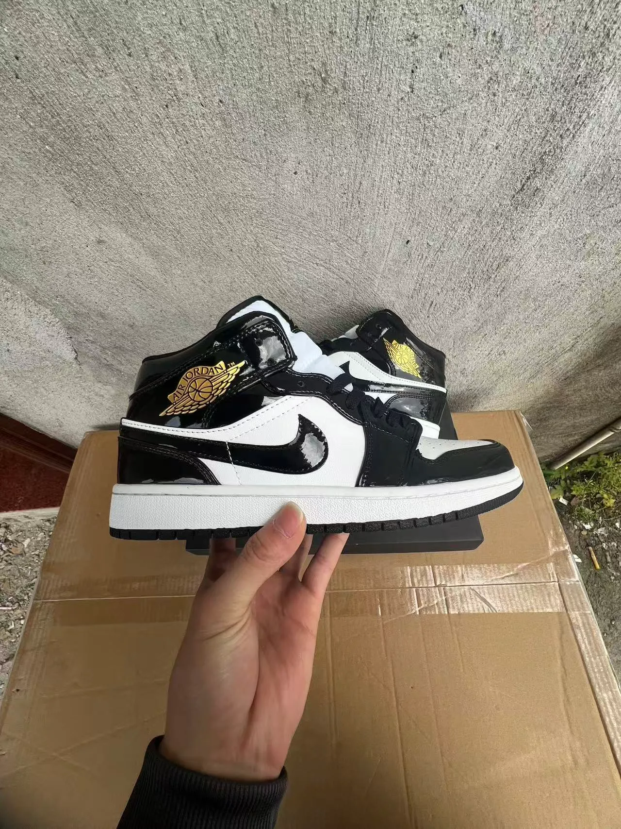 Air Jordan 1 Patent Leather Black White Gold Basketball Shoes 7