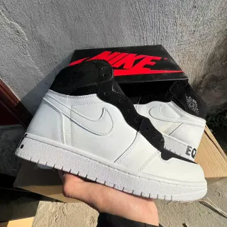 Air Jordan 1 白黑高帮篮球鞋