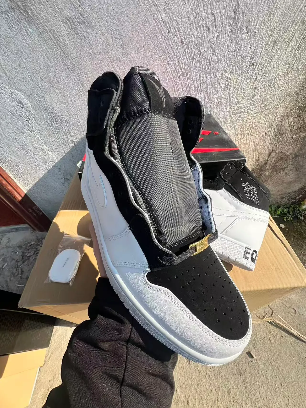 Air Jordan 1 Chaussures de Basket Blanc et Noir Hautes 2