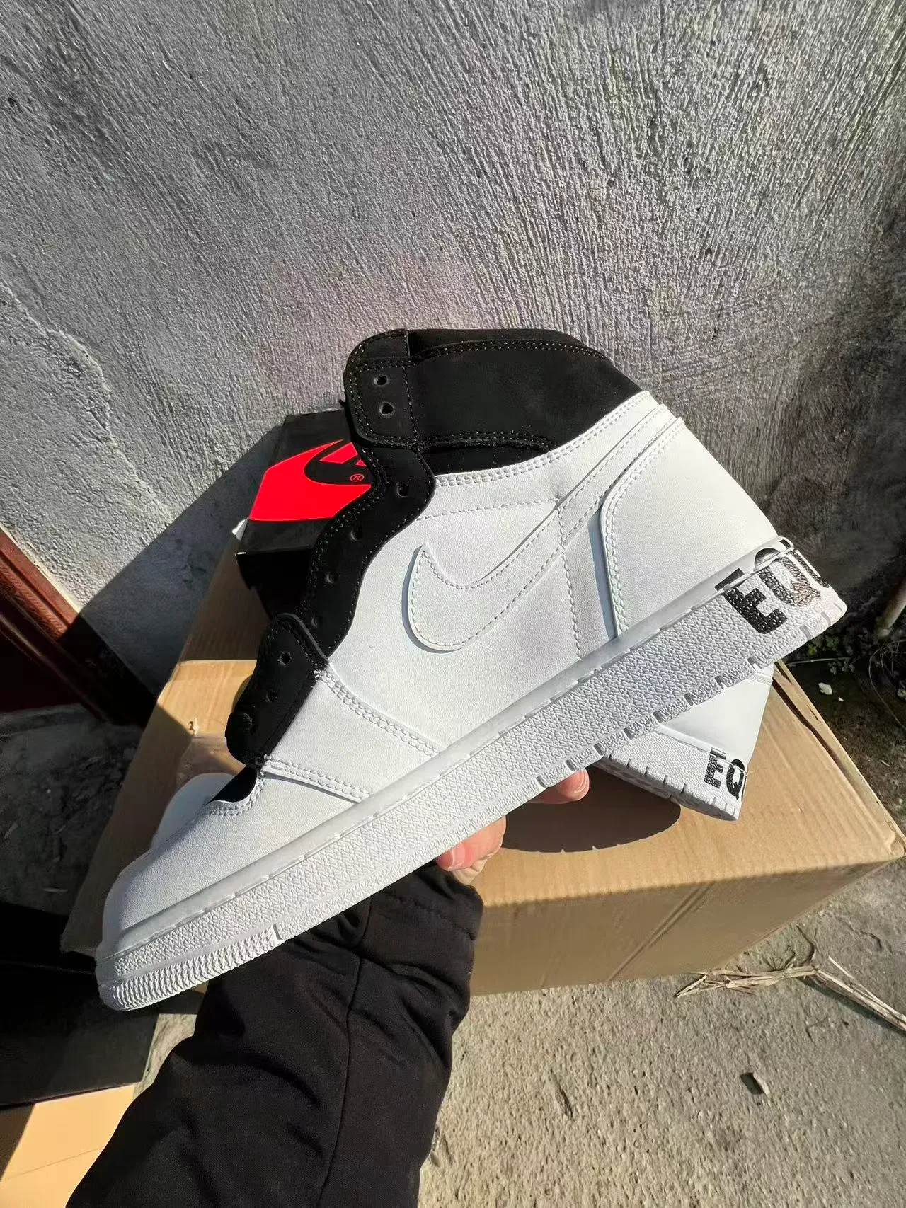 Air Jordan 1 Chaussures de Basket Blanc et Noir Hautes 5