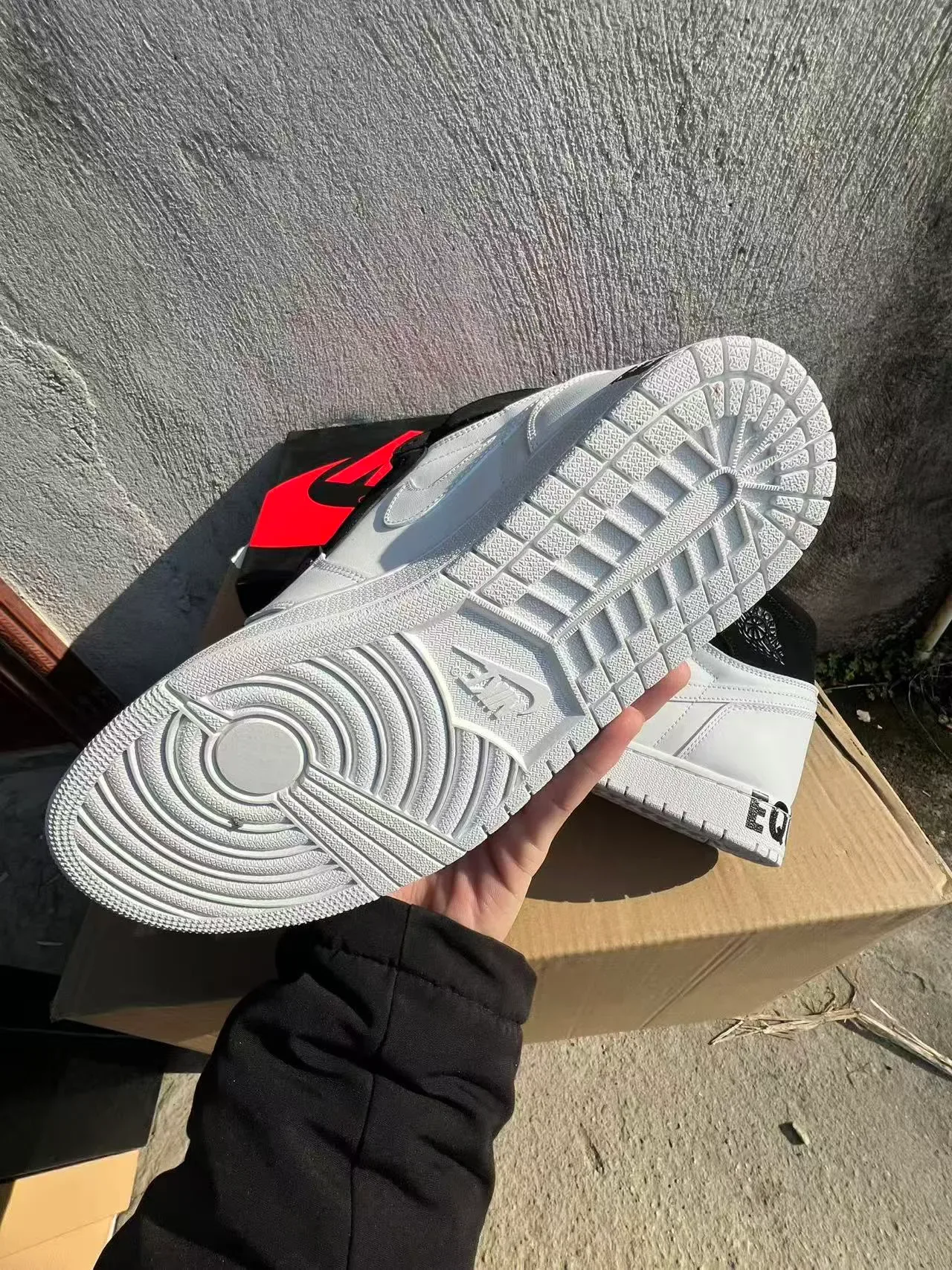 Air Jordan 1 Chaussures de Basket Blanc et Noir Hautes 6