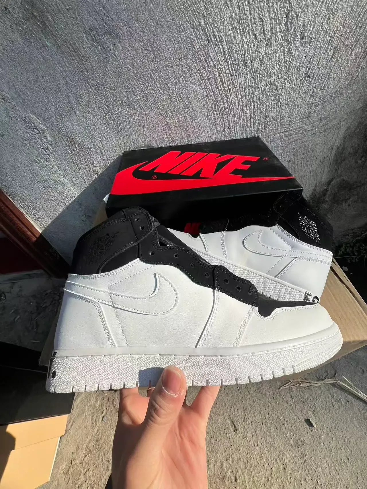 Air Jordan 1 Chaussures de Basket Blanc et Noir Hautes 7