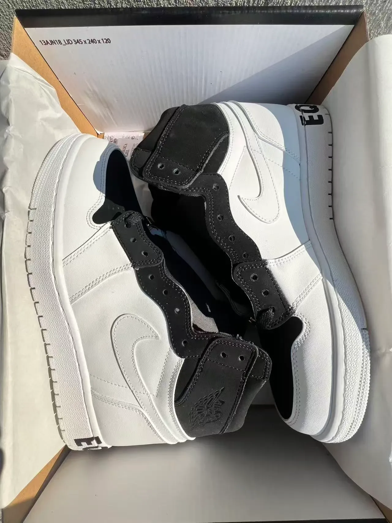 Air Jordan 1 Chaussures de Basket Blanc et Noir Hautes 9