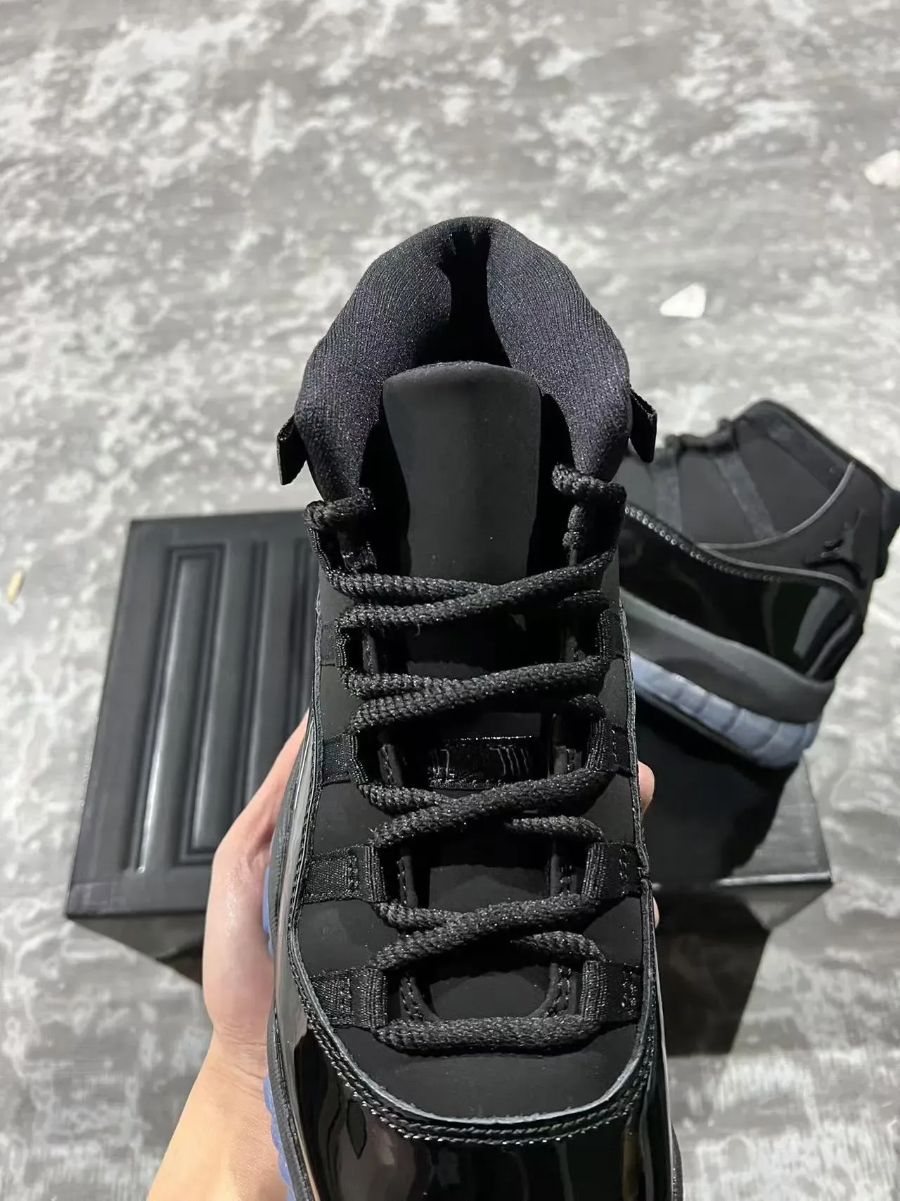 Air Jordan 11 Chaussures de Basket Noir Icy Blue 4