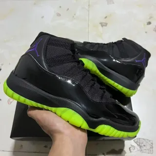 Air Jordan 11 黑色霓虹绿篮球鞋