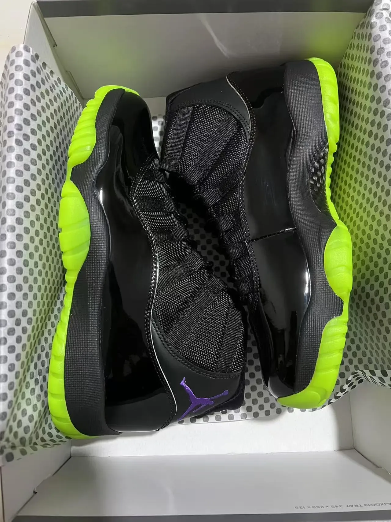 Air Jordan 11 Chaussures de basketball Noir Néon Vert 9