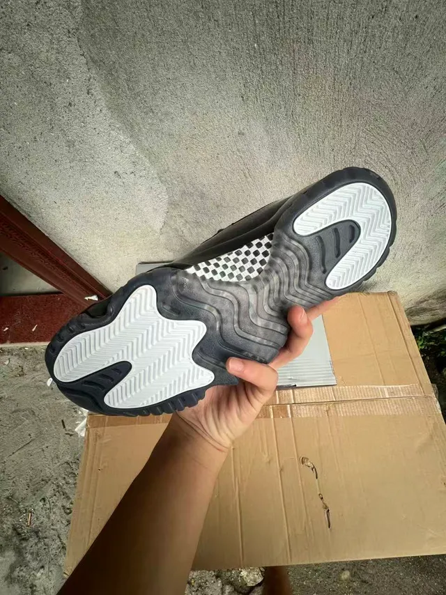 Chaussures de basketball Air Jordan 11 en cuir verni noir 6