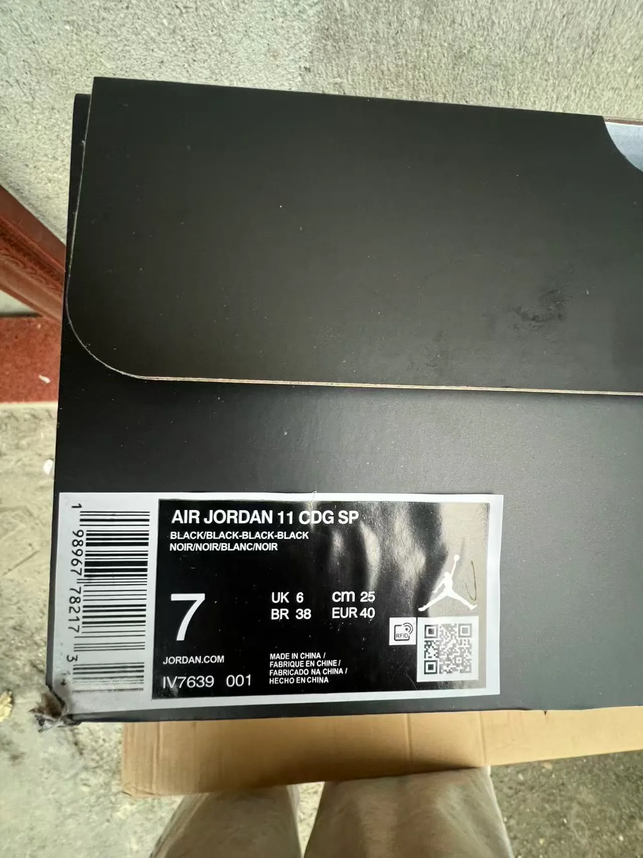 Chaussures de basketball Air Jordan 11 en cuir verni noir 10