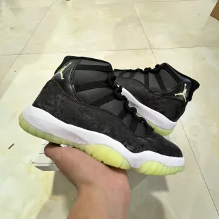 Air Jordan 11 黑白青柠绿篮球鞋