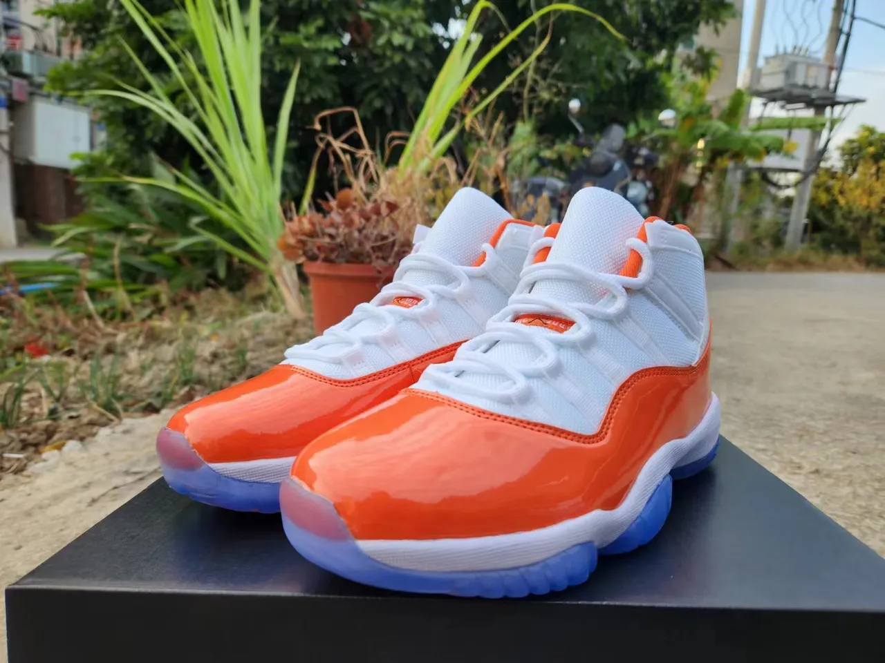Air Jordan 11 Orange White Blue Basketball Shoes 2