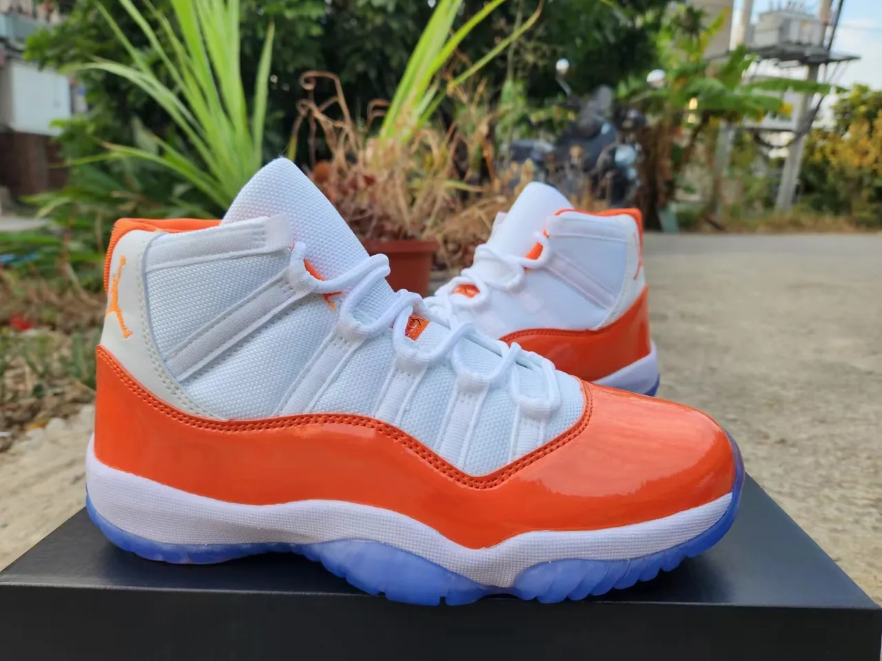 Air Jordan 11 Orange White Blue Basketball Shoes 3