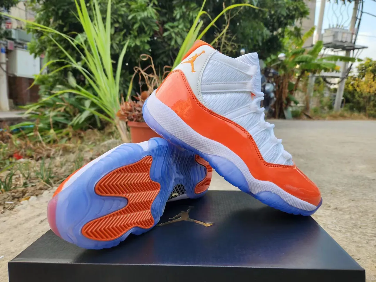 Air Jordan 11 Orange White Blue Basketball Shoes 4