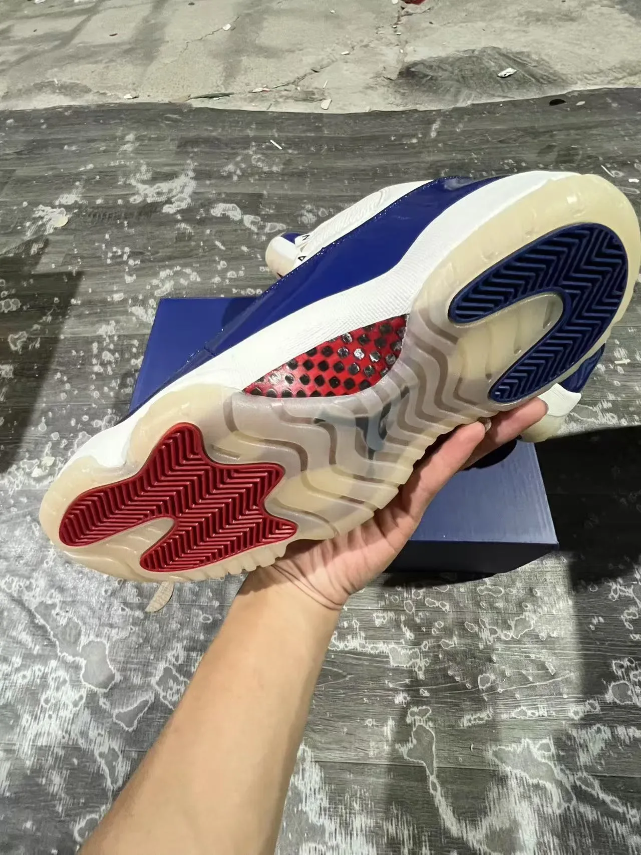 Air Jordan 11 Tênis de Basquete Branco Azul Royal Couro Patentado 6