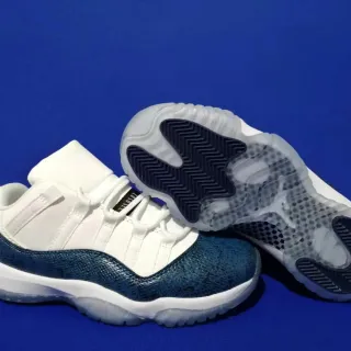 Air Jordan 11 Zapatos de baloncesto con textura de serpiente blanca y turquesa