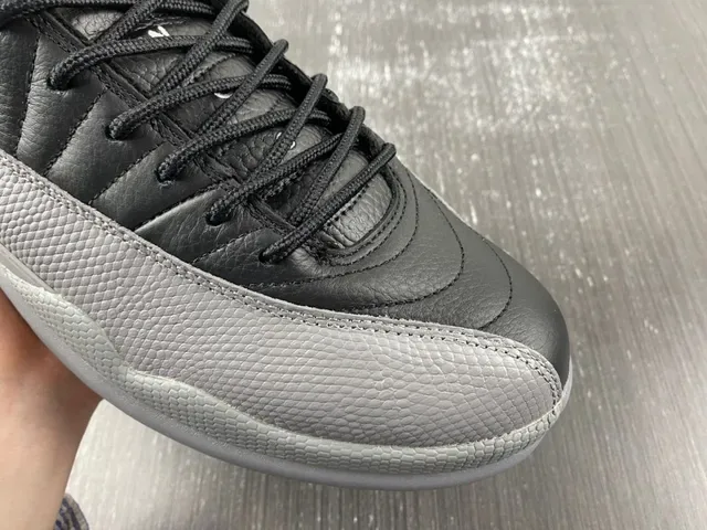 Air Jordan 12 Chaussures de Basketball Noires et Grises 6