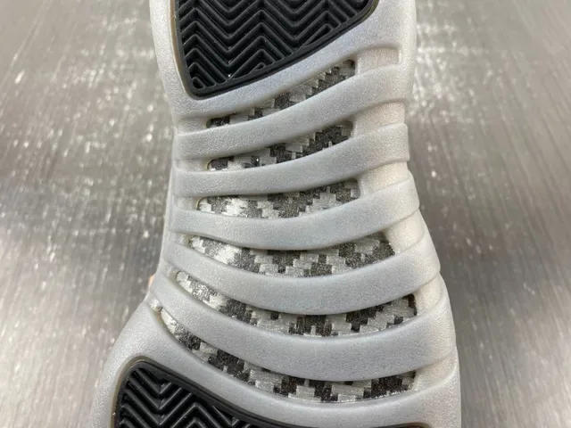 Air Jordan 12 Chaussures de Basketball Noires et Grises 10
