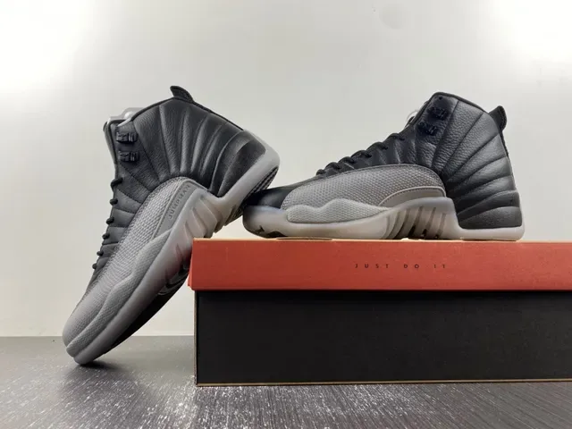 Air Jordan 12 Chaussures de Basketball Noires et Grises 16
