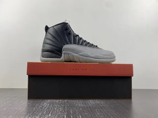 Air Jordan 12 Chaussures de Basketball Noires et Grises 17
