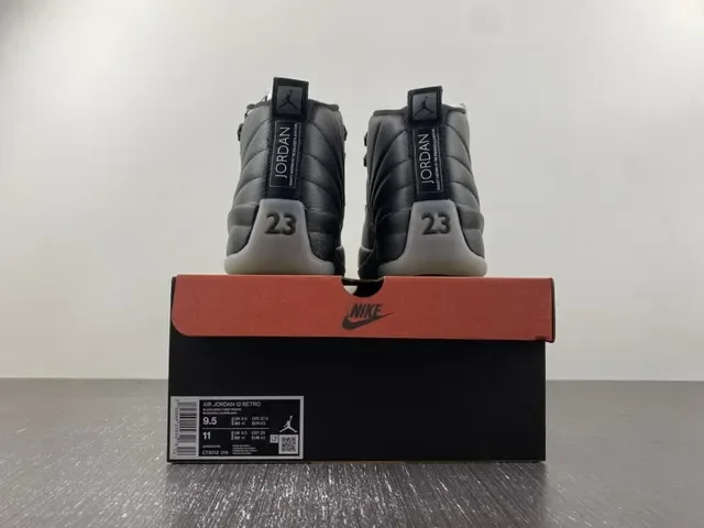 Air Jordan 12 Chaussures de Basketball Noires et Grises 18