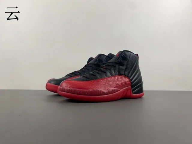 Chaussures de basketball Air Jordan 12 noir et rouge 2