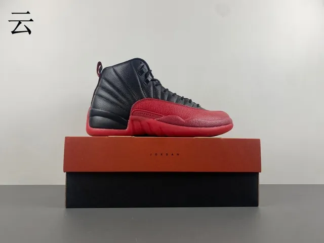 Chaussures de basketball Air Jordan 12 noir et rouge 7