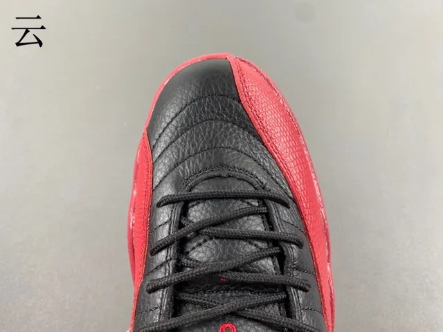 Chaussures de basketball Air Jordan 12 noir et rouge 9