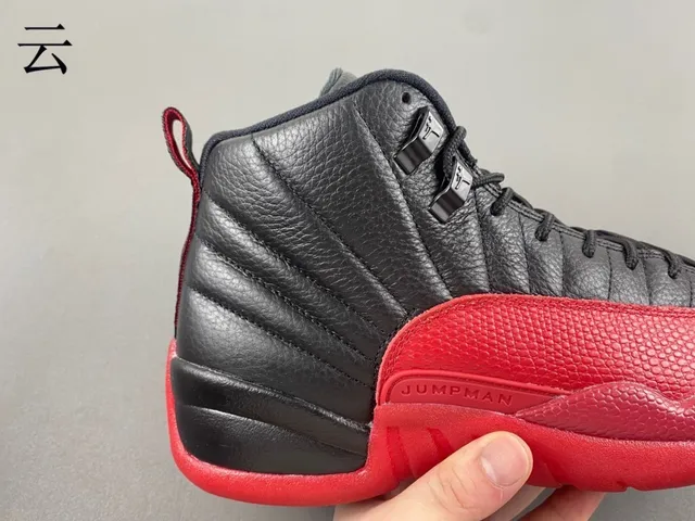 Chaussures de basketball Air Jordan 12 noir et rouge 10