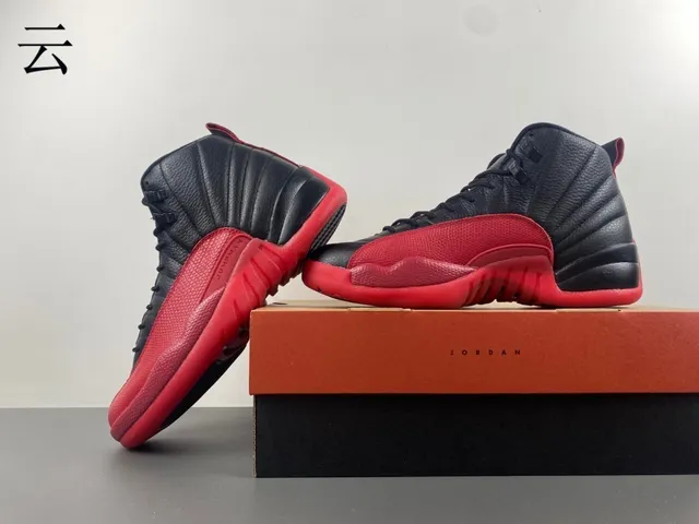 Chaussures de basketball Air Jordan 12 noir et rouge 15