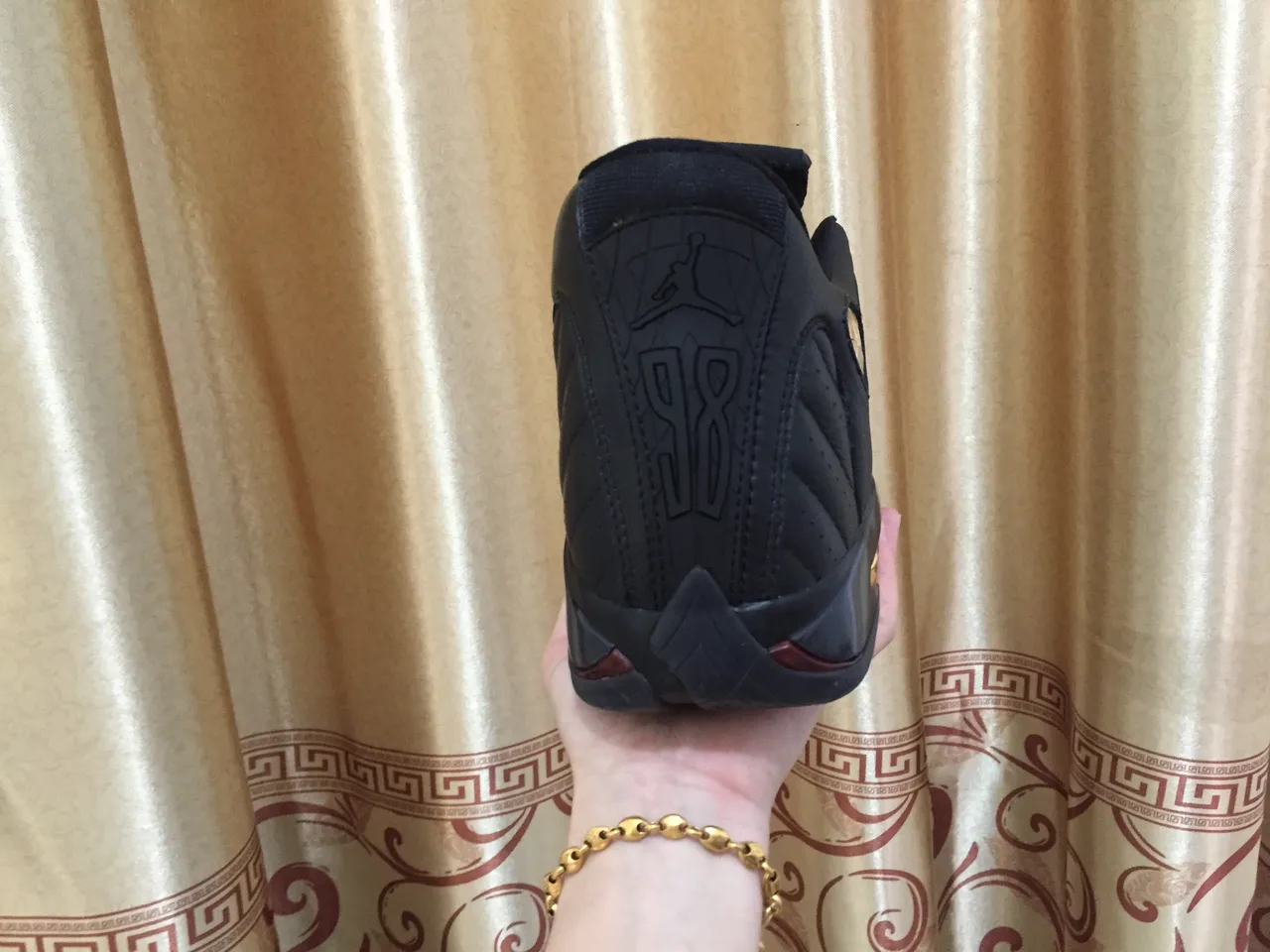 Chaussures de basketball Air Jordan 14 noir et or 8