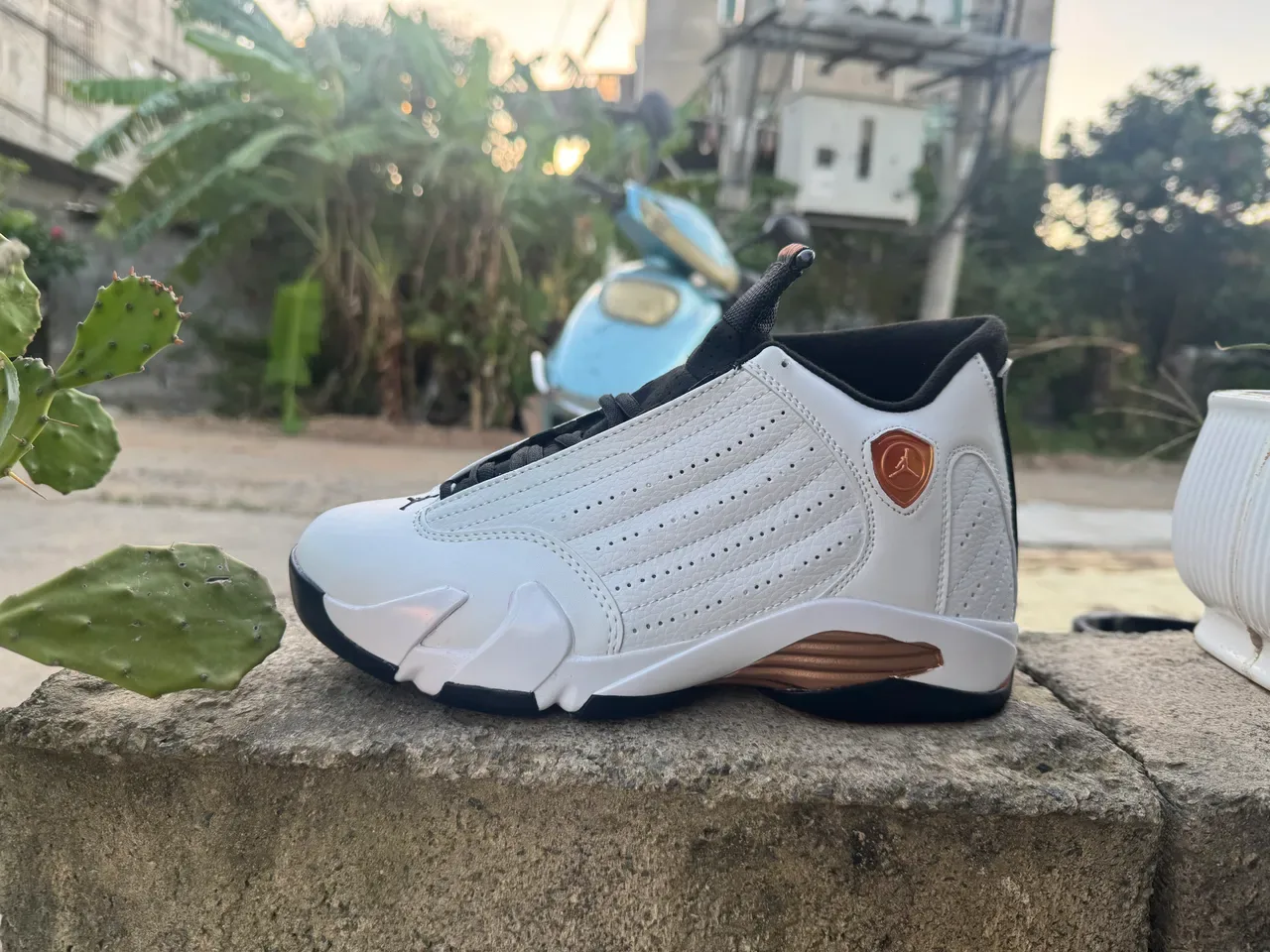 Air Jordan 14 Branco Preto Dourado Tênis de Basquete 2