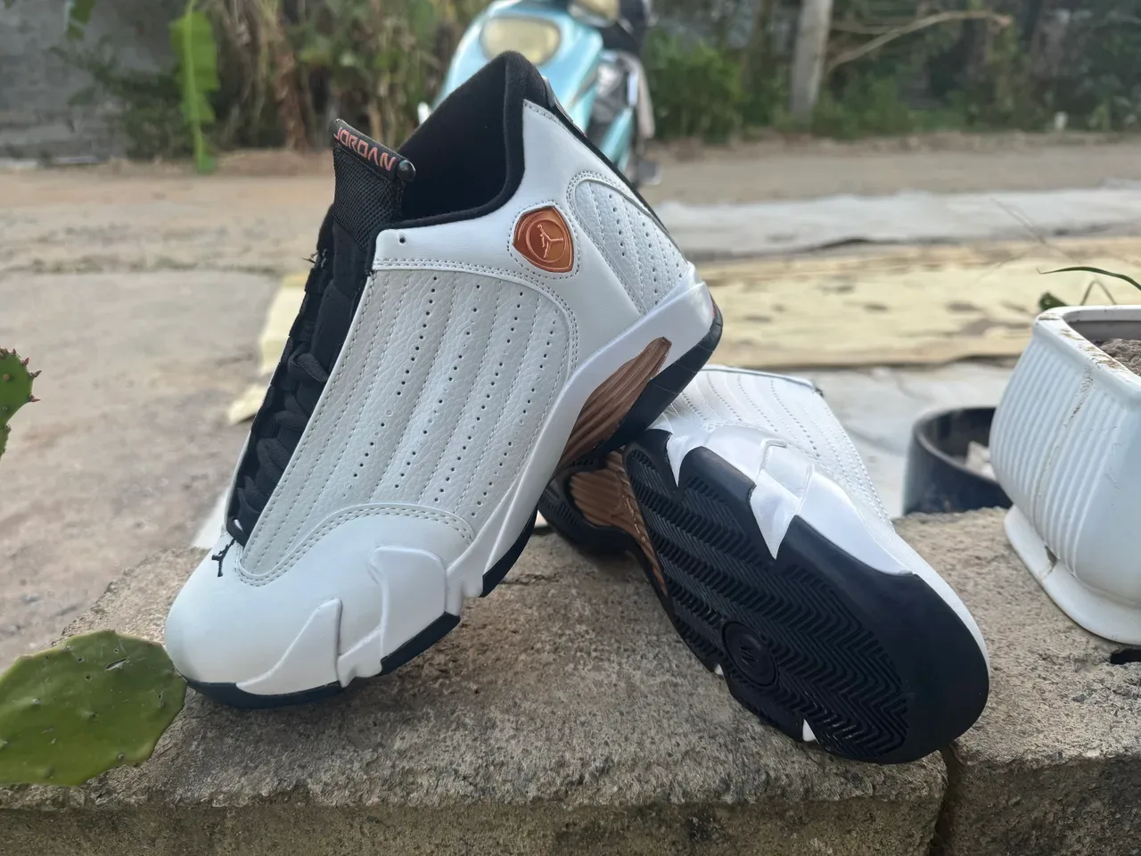 Air Jordan 14 Branco Preto Dourado Tênis de Basquete 3
