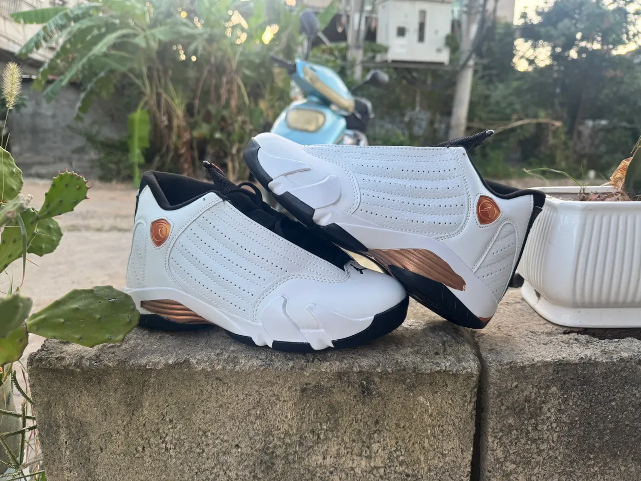 Air Jordan 14 Branco Preto Dourado Tênis de Basquete 4