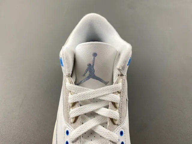 Chaussures de basketball Air Jordan 3 blanc gris clair bleu 6