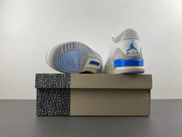 Chaussures de basketball Air Jordan 3 blanc gris clair bleu 16