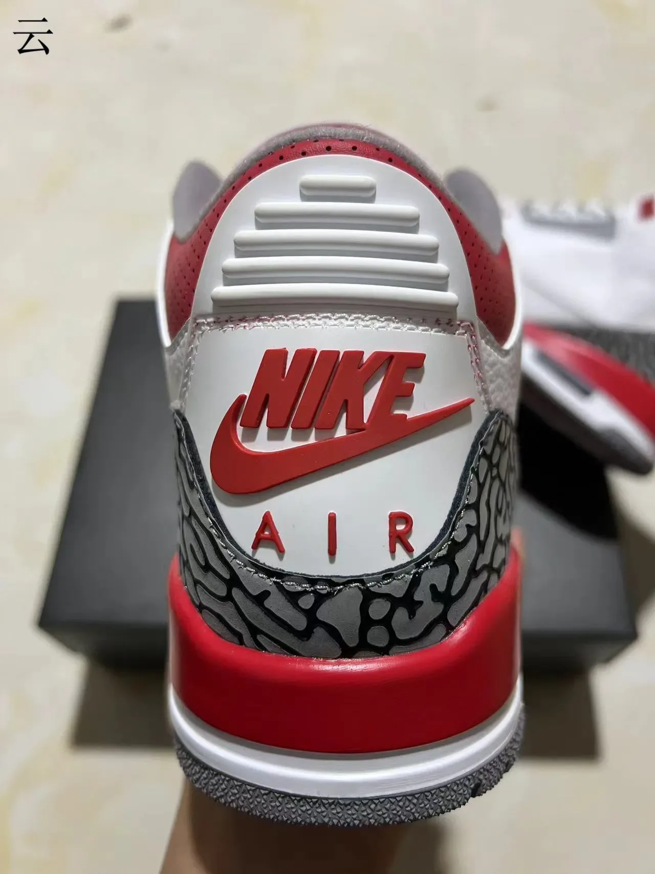 Air Jordan 3 Chaussures de Basketball Blanches et Rouges Éléphant 3