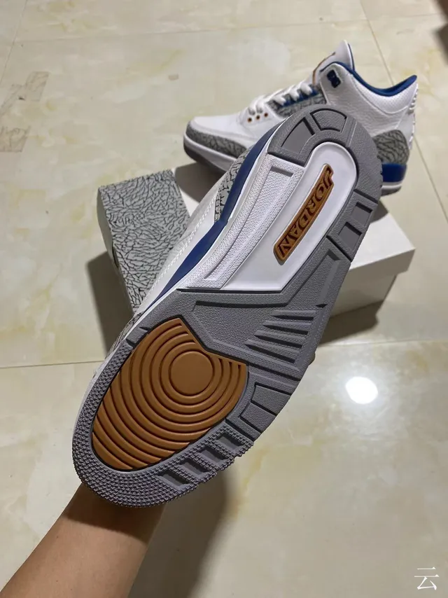 Tênis de basquete Air Jordan 3 branco e azul royal com estampa de elefante 5