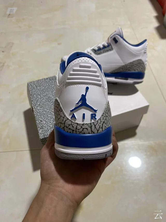 Tênis de basquete Air Jordan 3 branco e azul royal com estampa de elefante 6