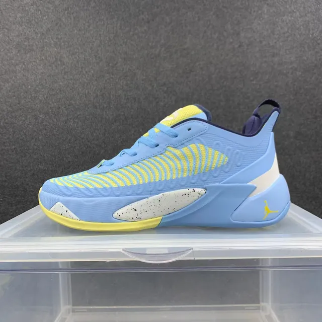 Chaussures de basketball Air Jordan 37 bleu et jaune avec renfort côtelé à motif ondulé et insert de semelle intermédiaire blanc moucheté 2