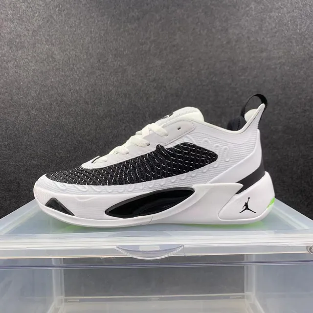 Air Jordan 37 White Black Basketball Shoes 2