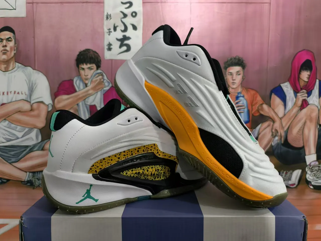 Chaussures de basketball Air Jordan 37 blanc noir orange moucheté 5